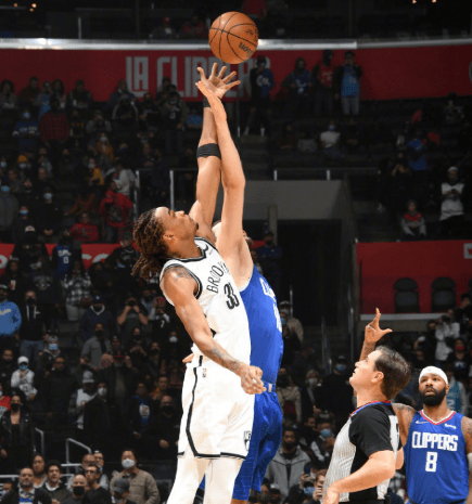 亚博sports-C罗在篮网比赛中高光表现曼联防线松动，风云突变洛杉矶快船清晨队长鼓劲看傻球迷的简单介绍-亚博sports